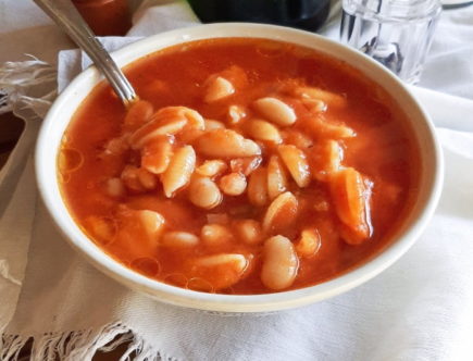 Zuppa di fagioli cannellini al pomodoro