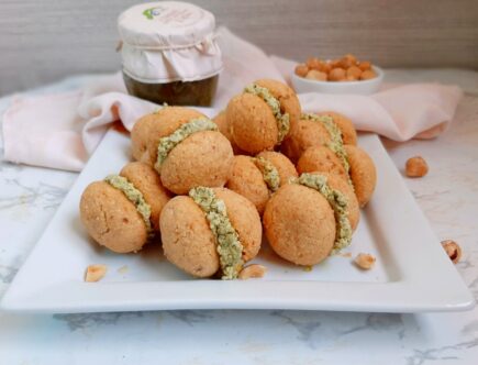 Baci-di-dama-salati-con-crema-al-pesto